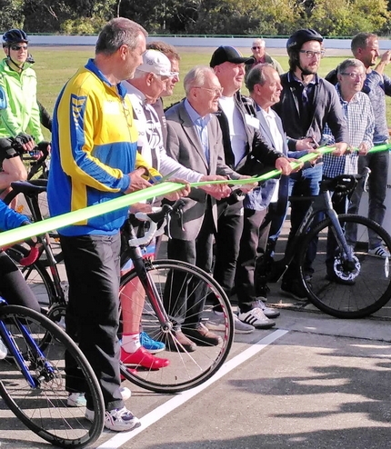 Eröffnungsakt der Merseburger Radrennbahn