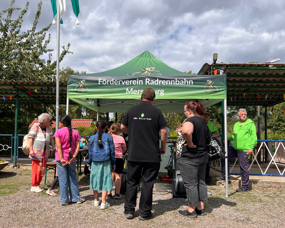 Teilnehmende beim Kinder- und Gartenfest Pappelallee in Merseburg
