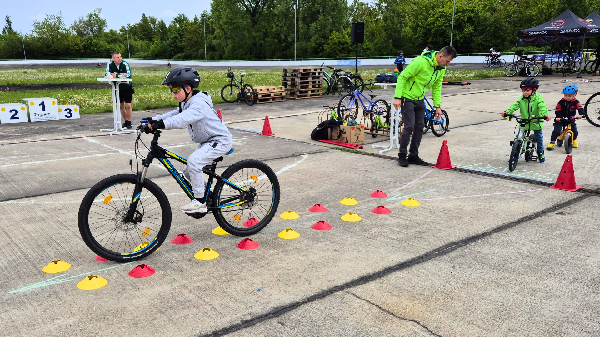 Kinderparcours auf der Radrennbahn Merseburg