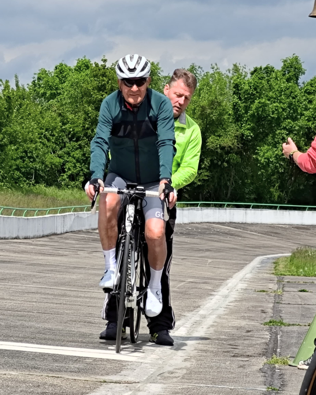 Reiner Seifert mit 83 Jahren am Start beim Rundenrekordfahren