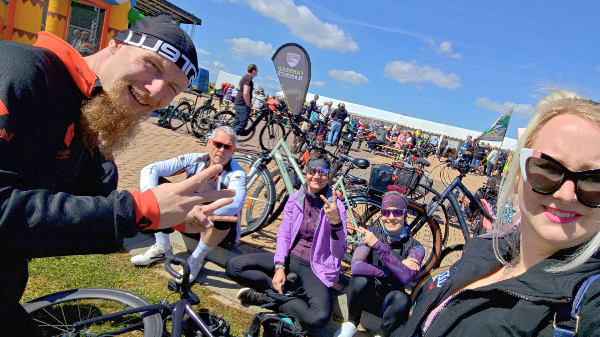 Teilnehmer des FV Radrennbahn Merseburg auf dem Festgelände beim Radfest Backhaus Hennig 2026