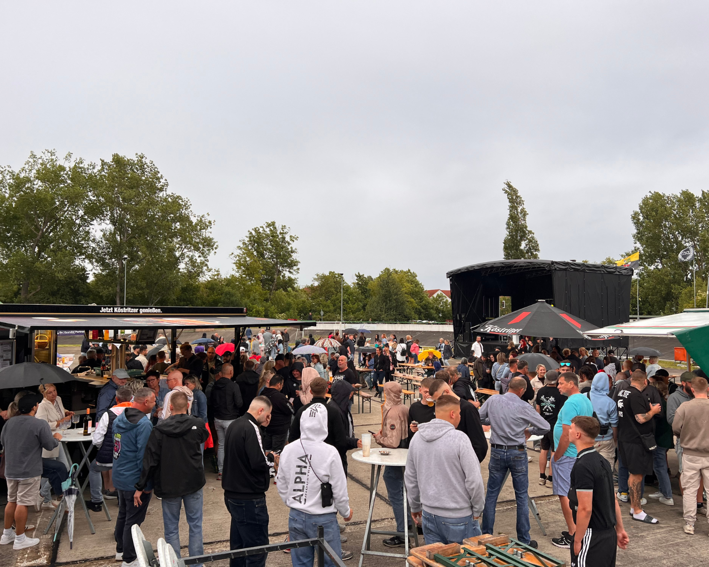 Viele Besucherinnen und Besucher bei der ersten Velo-Party auf der Radrennbahn Merseburg